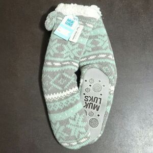 Muk Luks slippers infused with shea butter. Size 6/8